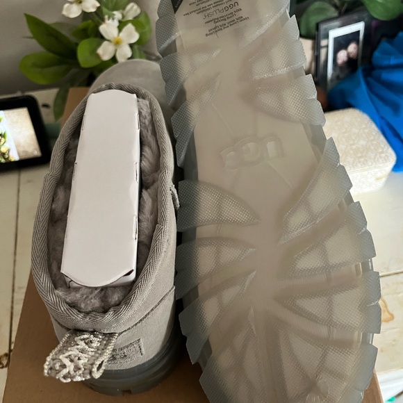 Brand new grey ultra mini Uggs with clear bottom size 9 - Picture 4 of 4